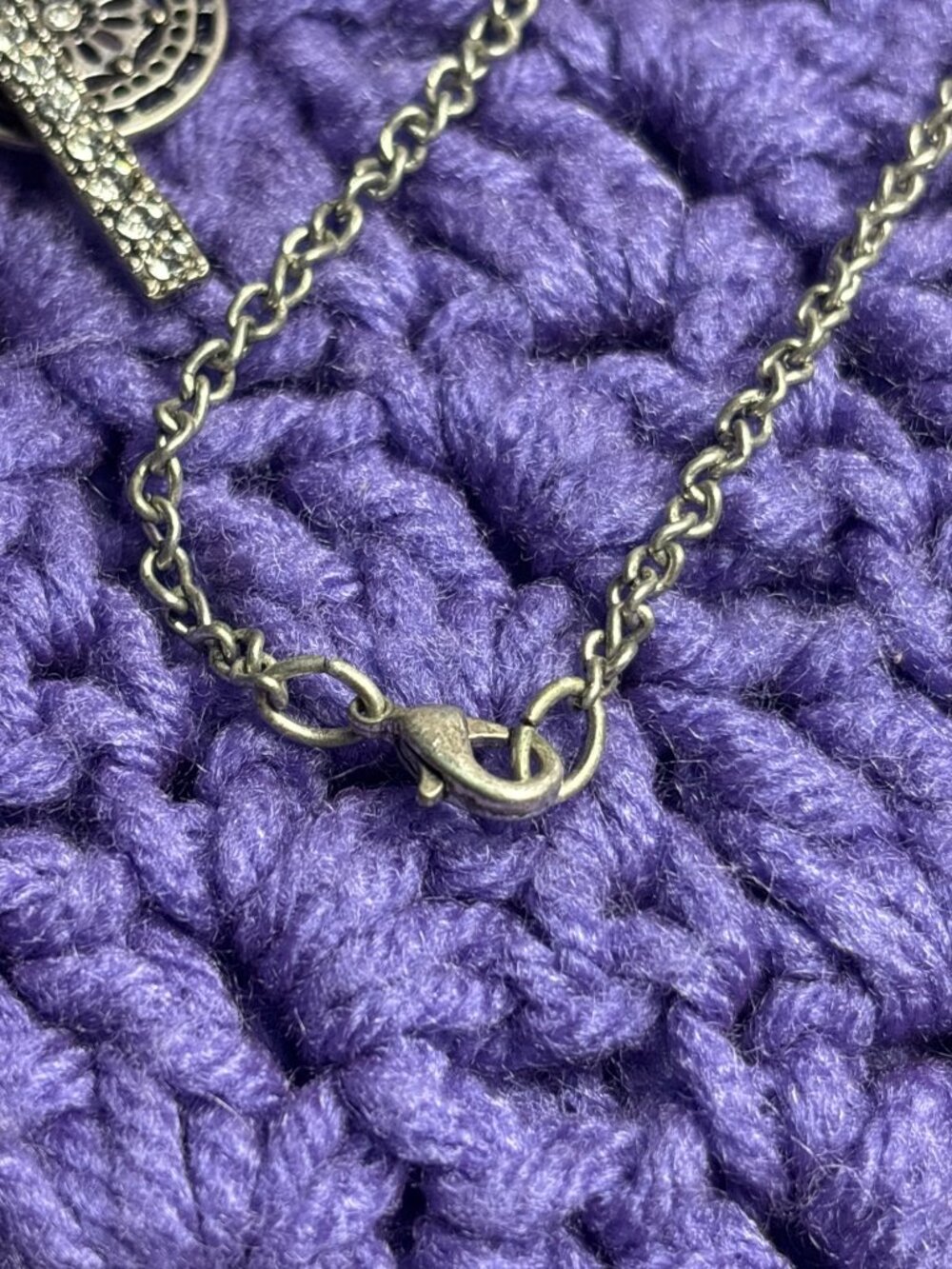 Silvertone Charm Pendant Necklace Circle Medallions Clear Rhinestones Feather - Picture 5 of 5
